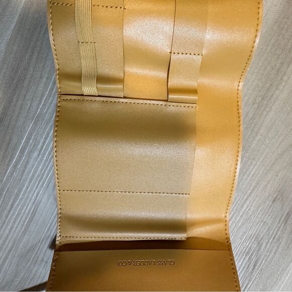 Glass Ladder & Co Katherine Tech Organizer Roll NWT in Honey - Picture 9 of 12